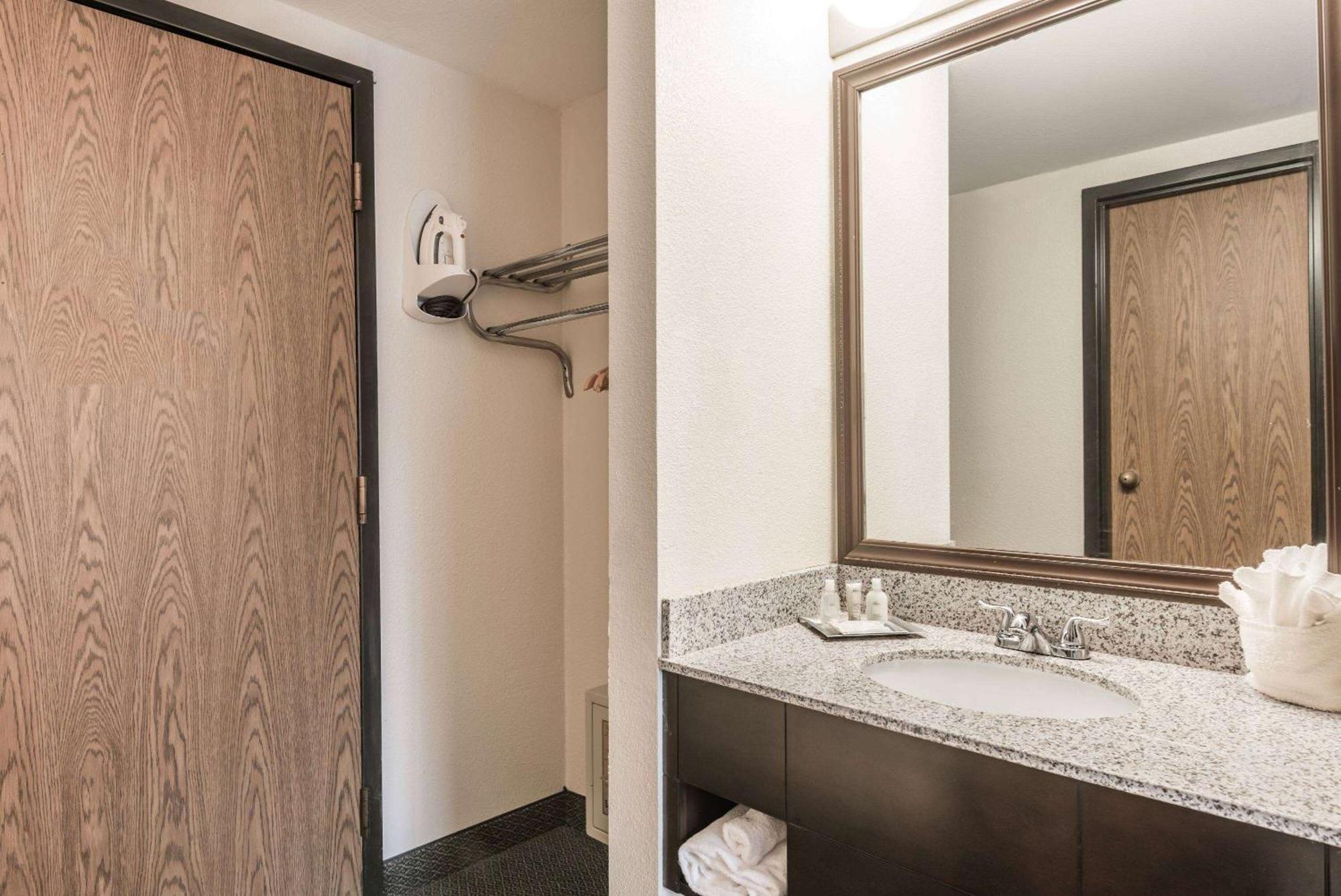 Wyndham Garden Busch Gardens Area Hotel Williamsburg